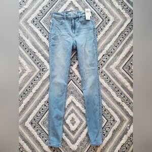 Hollister new with tag size 27r